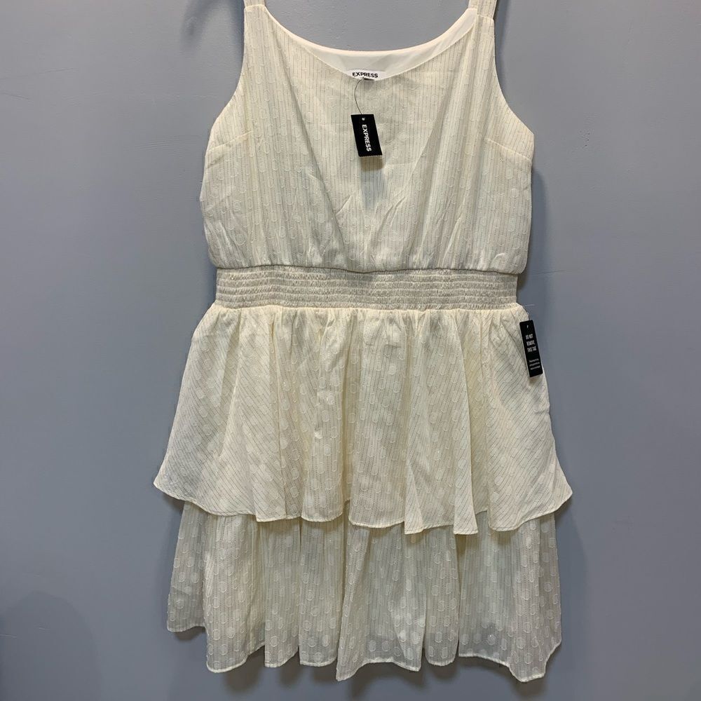 Express Short Cream w/Metallic Detail Nwt - Picture 3 of 11